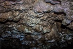 Svítící červíci v jeskyni